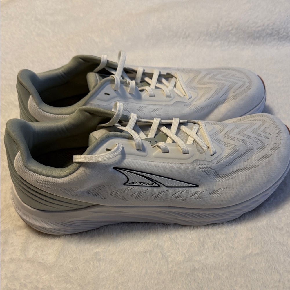 Altra Men's Rivera size 9.5 grey and white NWOB Athletic Shoes - Picture 8 of 11